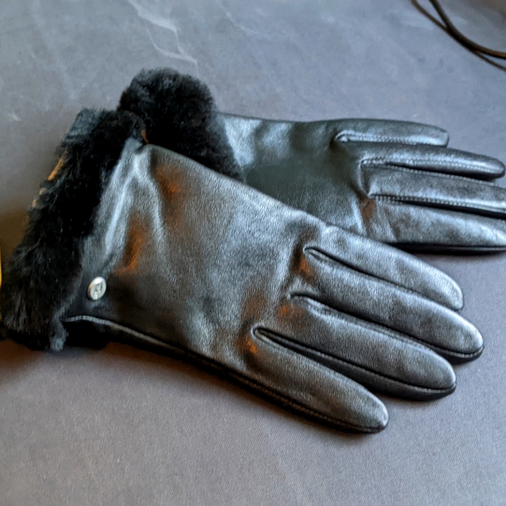 NWT UGG ladies gloves, black, leather/fur